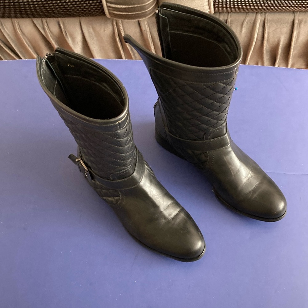 Neiman Marcus Women’s Leather Boots Size 8,5 Zipper Closure Round Toe Black